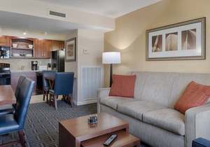 Luxury Suite at oceanfront resort, Downtown Newport, pools at Wyndham Long Wharf