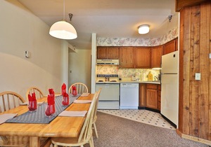 Mt Green 2BR/2BA Condo: Close to Resort and Skiing. 3B7