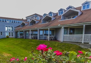 Oceanfront spacious suite with private balcony at charming Oceancliff Resort