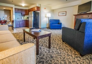 Oceanfront spacious suite with private balcony at charming Oceancliff Resort