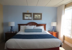 October Newport Inn on Long Wharf, Waterfront Unit