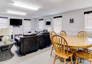 Studio w/patio, kitchenette, partial AC, free WiFi, and shared indoor pool