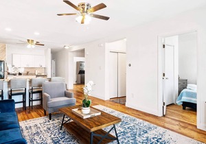Stunning 2BR Beach Style House 4 Blocks from Beach