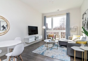 Sunlit Apartment w/ Parking & Gym Downtown at Yale