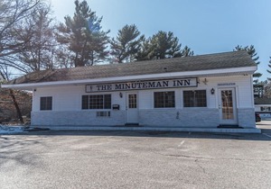 THE MINUTEMAN INN Room, 1 King Bed