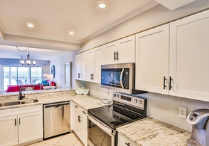 Updated Vanderbilt Beach Condo with Great Views. in Naples