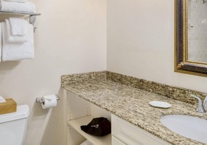 Wyndham Bay Voyage Inn | 1BR/1BA Queen Suite