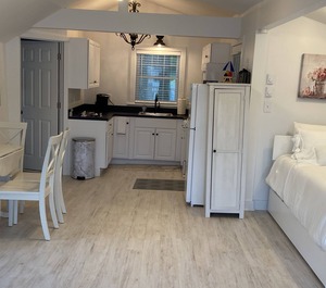 Lakefront Cottage 