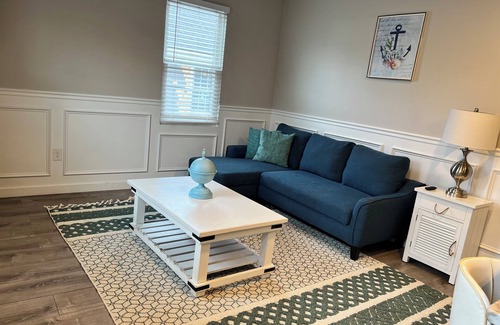 Newport House | 2 Bedroom Rental in Newport w/Parking! Steps away from Thames, Broadway, & DT!