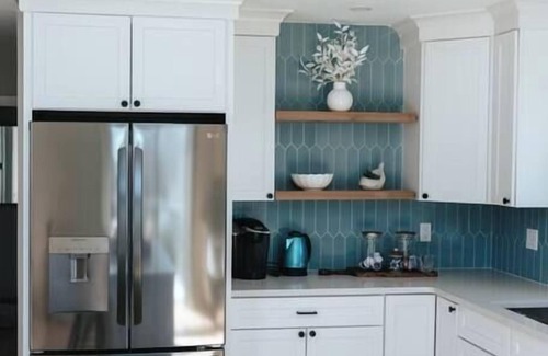 Middletown House | Amazing compound! Wedding stays! Gatherings! Newport! Beach!