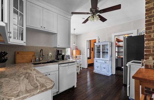 The Point Condo | Beautiful victorian w/big garden, Tesla/EV charger, 2 blocks from water