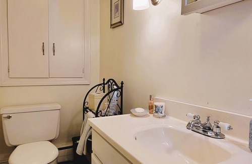 Bellevue Avenue Historic District Condo | ~ Bellevue adjacent condo near Cliff Walk & Downtown ~