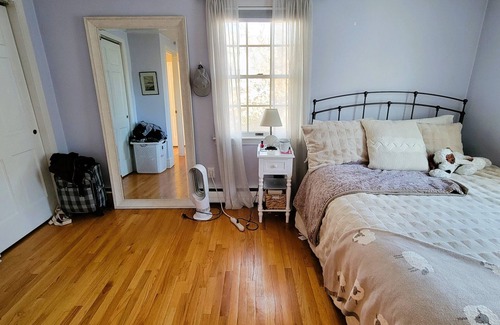 Bellevue Avenue Historic District Condo | ~ Bellevue adjacent condo near Cliff Walk & Downtown ~