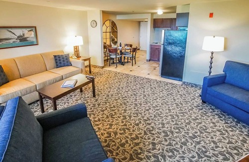 Ocean Drive Condo | Deluxe 1BR Condo w/Jacuzzi & Bay Views