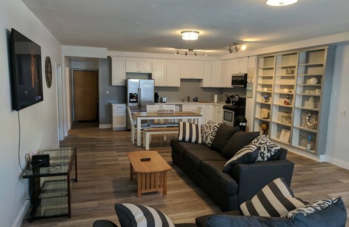 Fifth Ward Apartment | DOWNTOWN NEWPORT HOTSPOT! Private Parking included-convenient. Over 100+review's