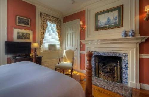 Yachting Village Bed & Breakfast | Francis Malbone House