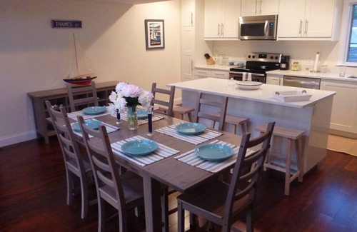 Yachting Village Condo | Luxury Newport Harbor Condo with Stunning Waterfront View