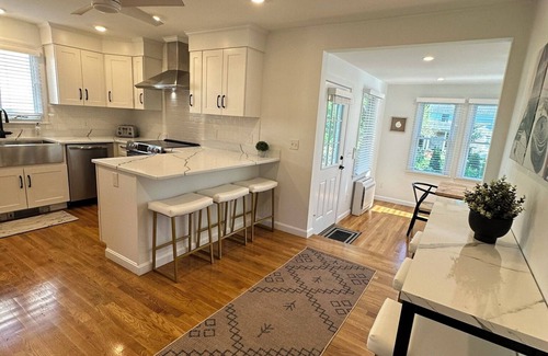Fifth Ward House | Newly renovated luxury 2-bedroom house. Walk to EVERYTHING!