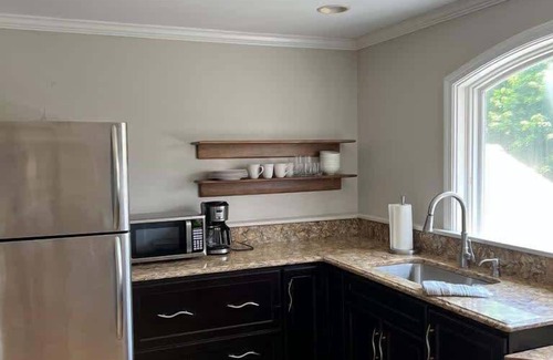 Fifth Ward Apartment | Newport Beach Loft STAY