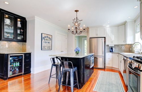 Newport East House | Perfect Newport Beach Getaway-Steps to Beach Ocean Views Very close to Downtown