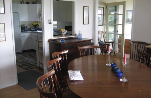 Bristol Cottage | Picture perfect beachfront cottage on private road