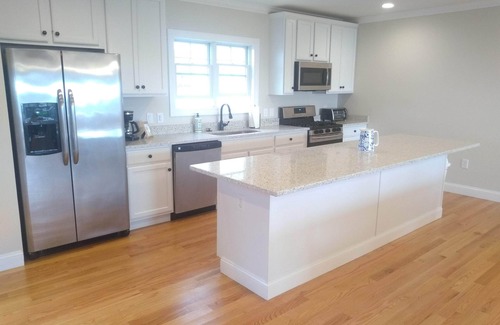 Newport House | SPACIOUS Beachside Family Oasis: 5BR/4BA Home Steps to First Beach!