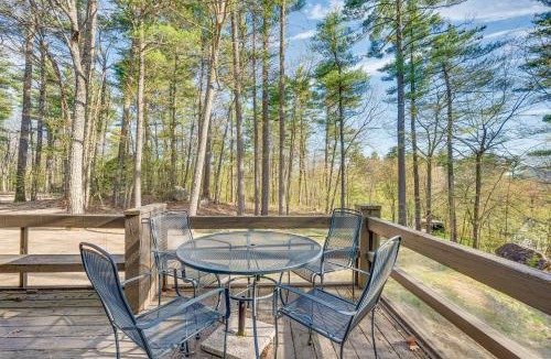 North Conway House | 0.5 Mi to Dtwn & Trails: Conway Condo w/Hot Tub!
