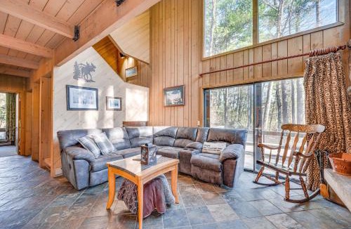 North Conway House | 0.5 Mi to Dtwn & Trails: Conway Condo w/Hot Tub!