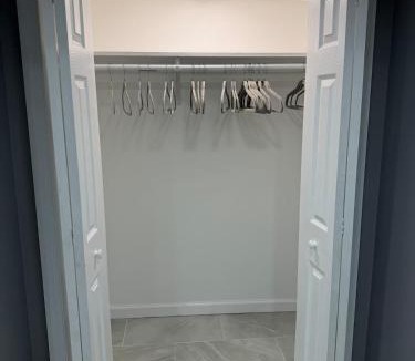 Belleville Apartment | 1 BDR Basement Apartment