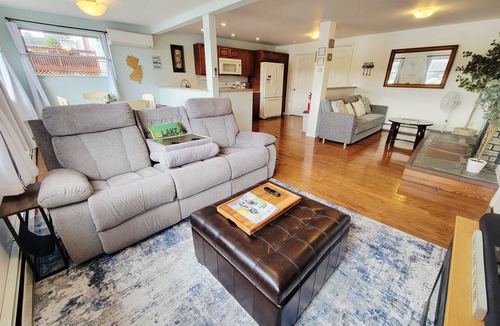 Lake Hopatcong Apartment | 1 Bed 1 bath Lakefront Apartment in Lake Hopatcong, NJ w/lake access and kayaks