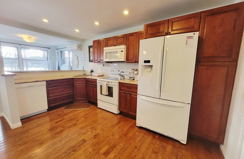 Lake Hopatcong Apartment | 1 Bed 1 bath Lakefront Apartment in Lake Hopatcong, NJ w/lake access and kayaks