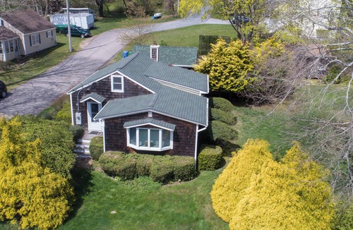 South Kingstown Cottage | 1-bed cottage near RI's best beaches, Boating and URI-Central AC/outdoor shower