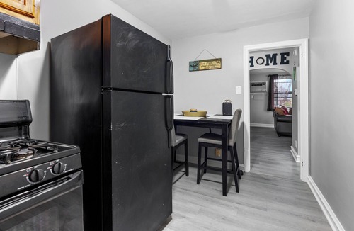 Ogontz Campus Apartment | 1-bedroom apartment close-by walk friendly park