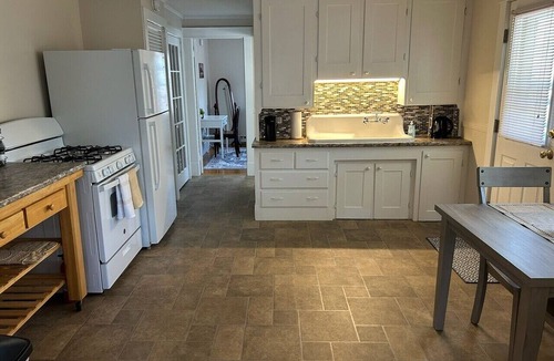 Brunswick Apartment | 1-bedroom Apt in Brunswick, walking distance to Bowdoin College & train station