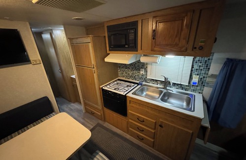 Niantic RV Rental | 1-bedroom camper, with kitchen and dining room in amazing Rockyneck getaway!