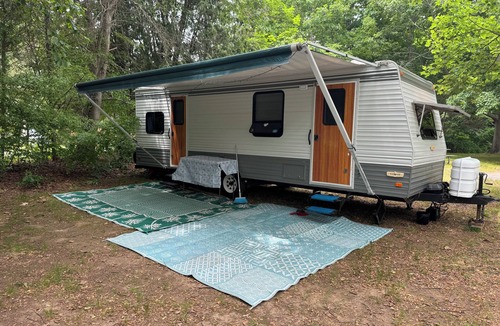 Niantic RV Rental | 1-bedroom camper, with kitchen and dining room in amazing Rockyneck getaway!