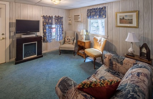 Naples Cottage | 1 Bedroom Cottage near the Causeway in Naples