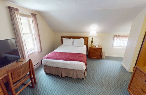 West Eaton Hotel | 1-bedroom hotel room in vibrant Hamilton - #301 Above the Canopy