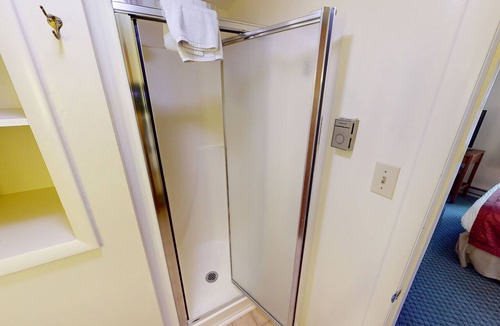 West Eaton Hotel | 1-bedroom hotel room in vibrant Hamilton - #301 Above the Canopy