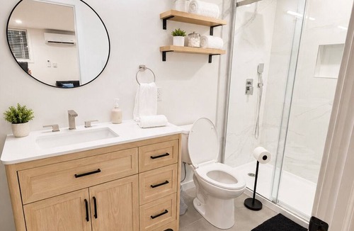 Alta Vista Apartment | 1 Bedroom Modern Retreat-Fully Furnished - for 30+ day Extended Stays (No pets)