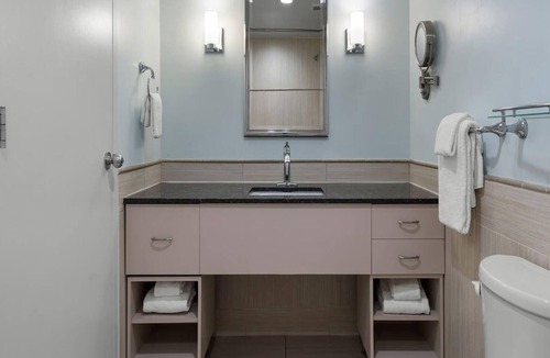 The Point Resort | 1 Bedroom Nautical New England Escape At Wyndham Inn on Long Wharf