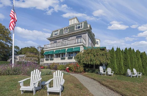 Jamestown Condo | 1 Bedroom Suite w/Kitchenette, Sleeps 4, 10 min from Newport, at Voyager Inn!