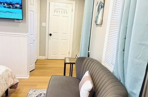 Abington Apartment | 1-bedroom unit with Private Entrance/Laundry/Kitchen/Parking