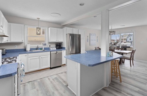 Ship Bottom House | 1 Block to Ocean, 4BR LBI, Sleeps 8, Near Bay