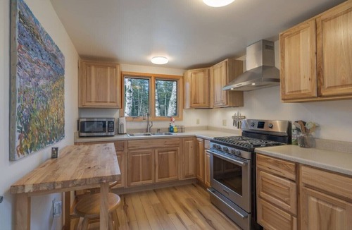 Bar Harbor House | 1 BR Home in Quiet Wooded Area in BH! [Art Studio]
