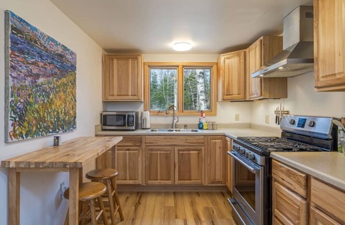 Bar Harbor House | 1 BR Home in Quiet Wooded Area in BH! [Art Studio]