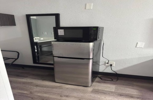 Enfield Apartment | 1 King Bed|Non-Smoking,Micfridge