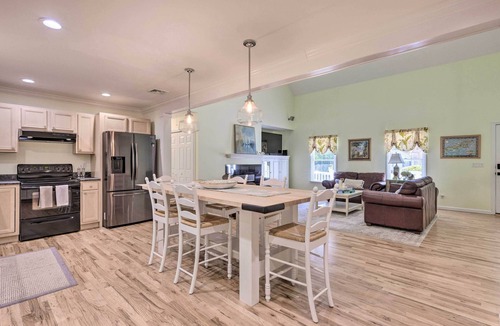 Jamesport House | < 1 Mi to Beach: Luxury North Fork Retreat w/Deck