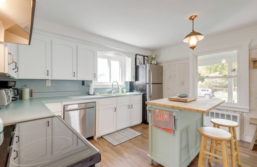 Westerly House | < 1 Mi to Dtwn Westerly! Walkable Coastal Escape