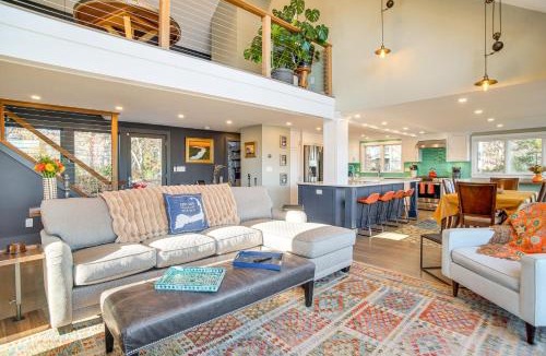 Hyannis House | 1 Mi to Ferry & Beach: Waterfront Hyannis Home!
